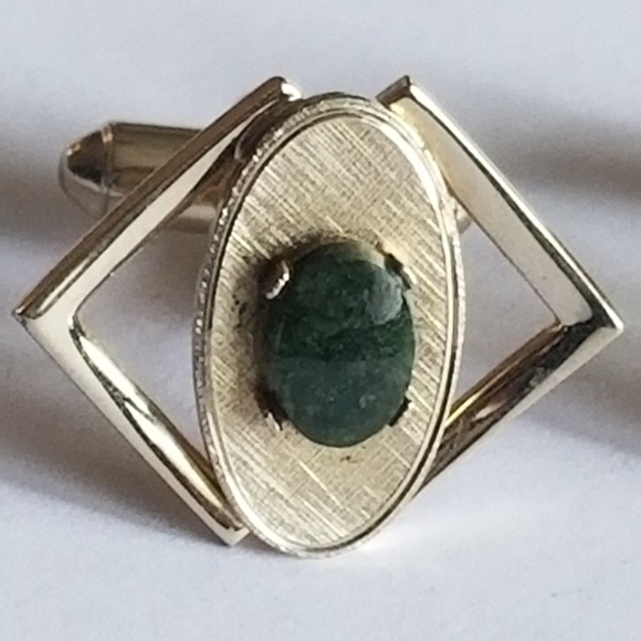 Vintage cufflinks by Dante pale gold tone metal green stone cabochons - Picture 2 of 14